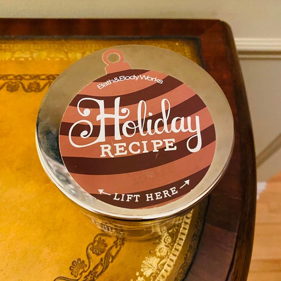 Bath & Body Works Toffee Crunch 3 Wick 14.5 ounce Collectors Candle NEW - Picture 2 of 5